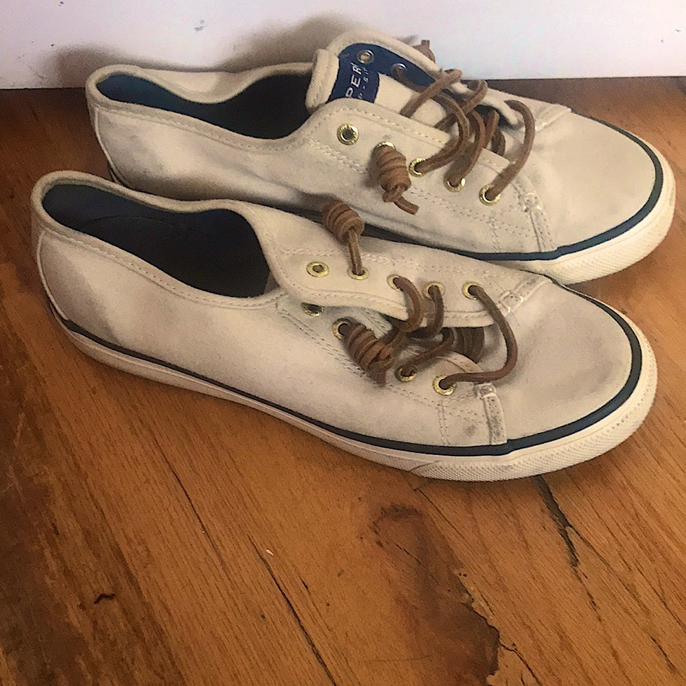 🚨 Summer sale alert 🚨 Cream flats tan  sperrys cute for Summer,Spring & Fall!